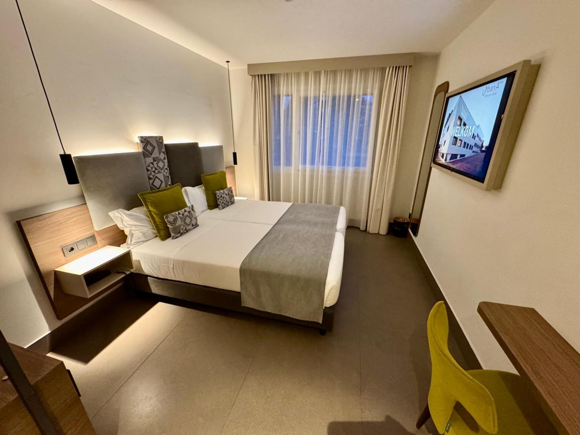 Urban A+++ Hotel Tres Cantos Exterior photo